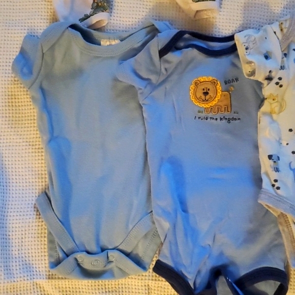 Big bundle lot of baby boys clothes 0-3 months - Picture 9 of 9